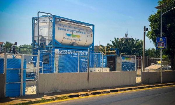 hospital-and-market-freetown-sierra-leone-image